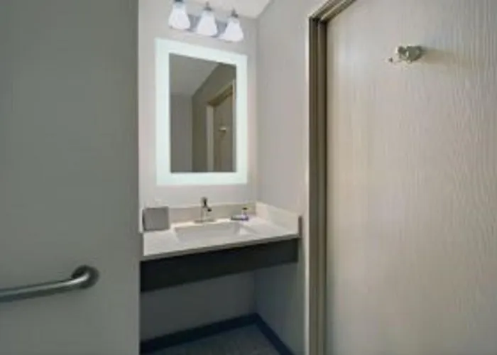 Holiday Inn Express & Suites - Detroit - Dearborn By Ihg