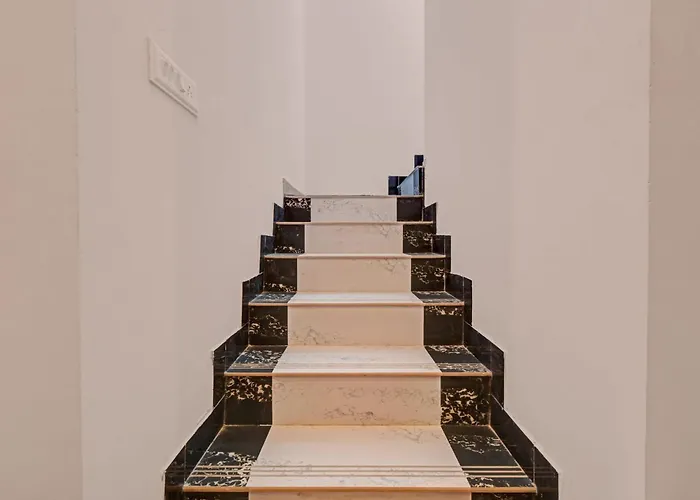 Hotel O Raj Palace Udaipur