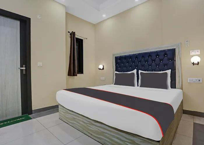 Hotel Collection O Metro View Ashok Vihar Near Shalimar Bagh Metro Station Nueva Delhi