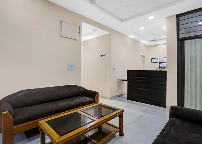 Hotel Collection O Metro View Ashok Vihar Near Shalimar Bagh Metro Station Nueva Delhi