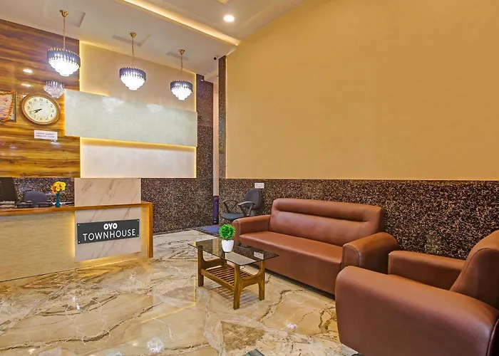 Townhouse Centre Point Inn Near Esplanade Metro Station Kolkata