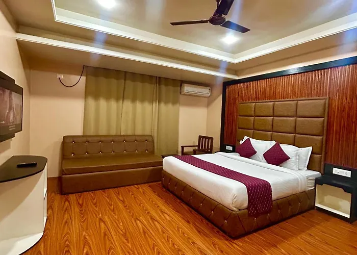 Fair Mount, Airport Road, Humhama Srinagar Hotel