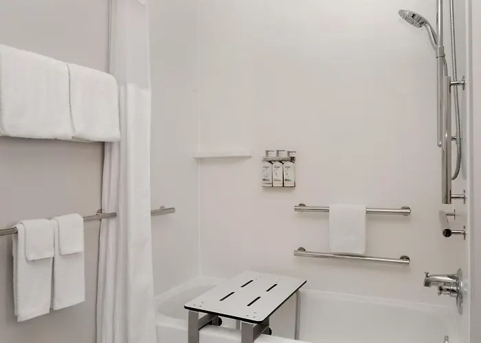 Holiday Inn Express & Suites Alton St Louis Area By Ihg