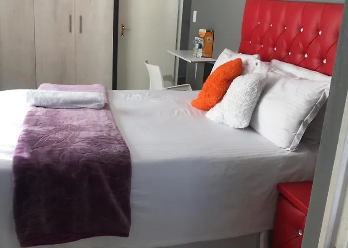 De Capital Guest House East London