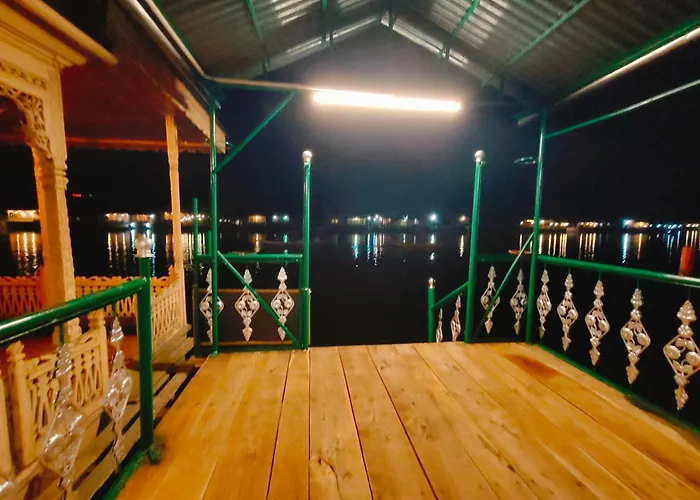Lalarukh Group Of Houseboats Hotel Srinagar 