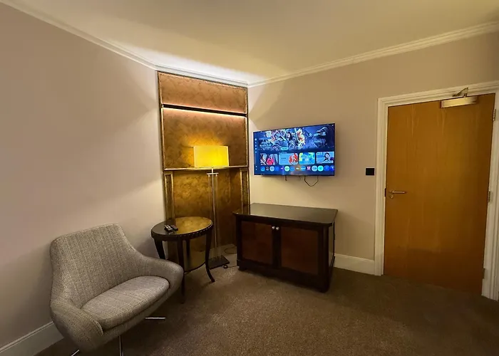 The Elder Grove Epsom Hotel