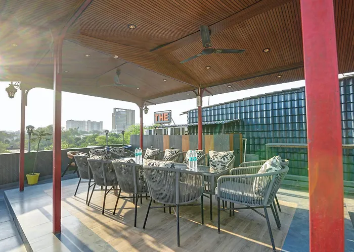 Hotel Le Grand Roof Top Restaurant - Walk-In From Rk Ashram Metro Station New Delhi
