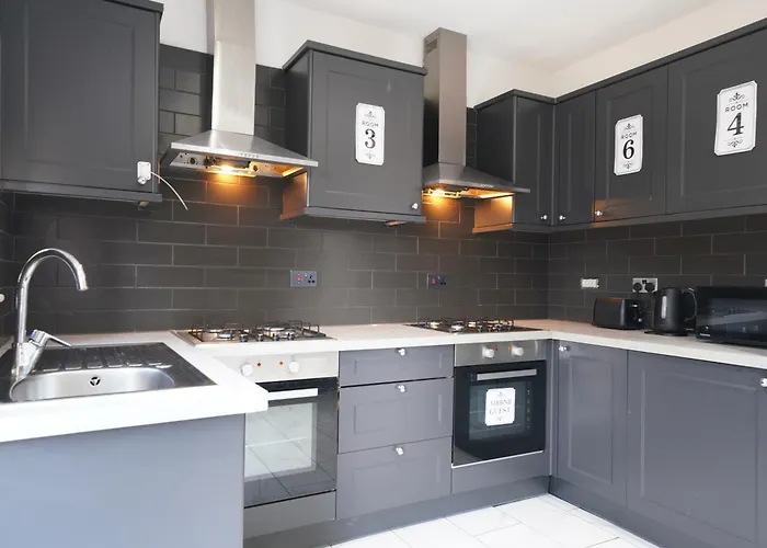 Private Ensuite Double Room, Parking, Near Wembley Harrow on the Hill