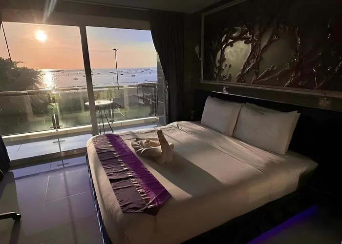 The Globe Hotel, Bar & Restaurant Pattaya