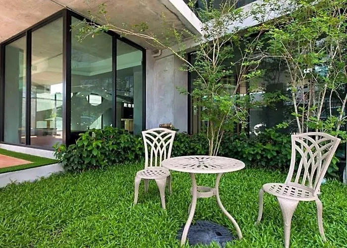 B2 Phuket Boutique & Budget Hotel