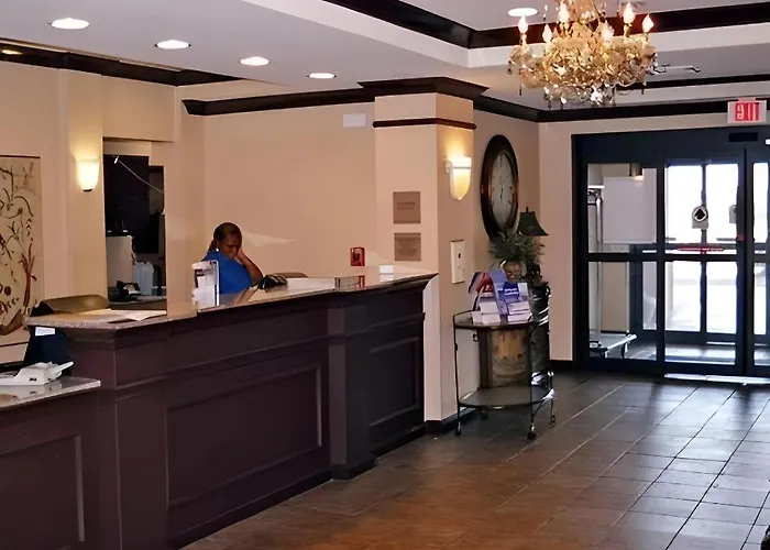Holiday Inn Express Hotel & Suites Cleveland - Ms By Ihg