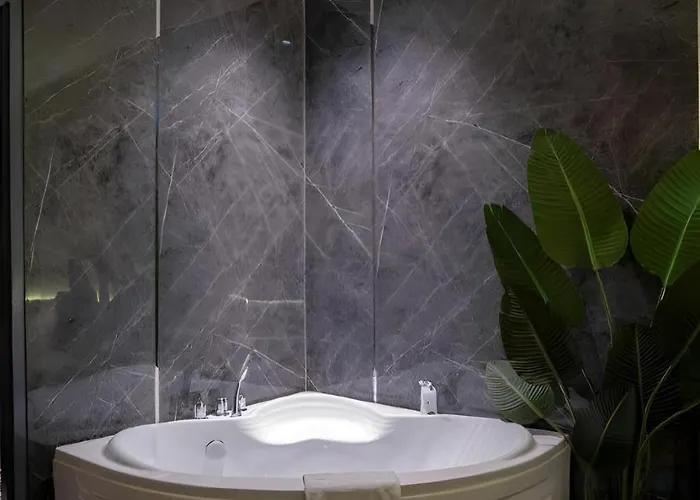 La Phan Huy Ich Hotel TP. Hồ Chí Minh