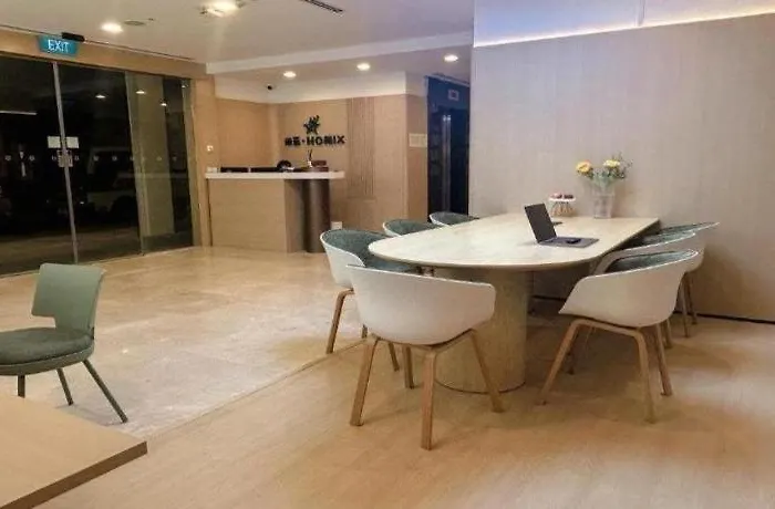Reddoorz Premium @ Balestier Hotel Singapore