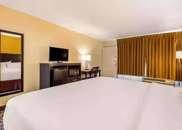 Ramada By Wyndham Santee I-95 Hotel
