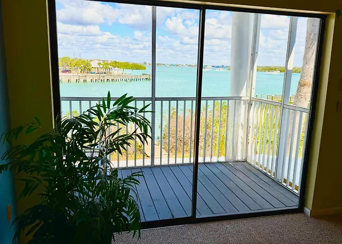 Chadwick Cove Marina Aparthotel Englewood