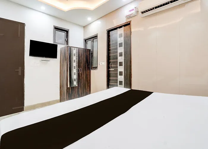 Hotel O Signature Plaza New Delhi