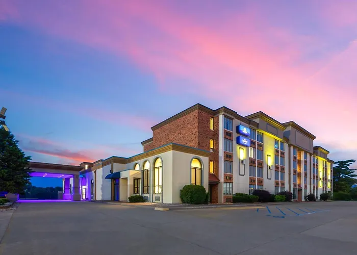 Baymont By Wyndham Festus Hotel