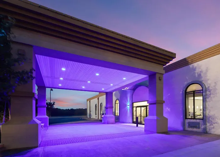 Baymont By Wyndham Festus Hotel