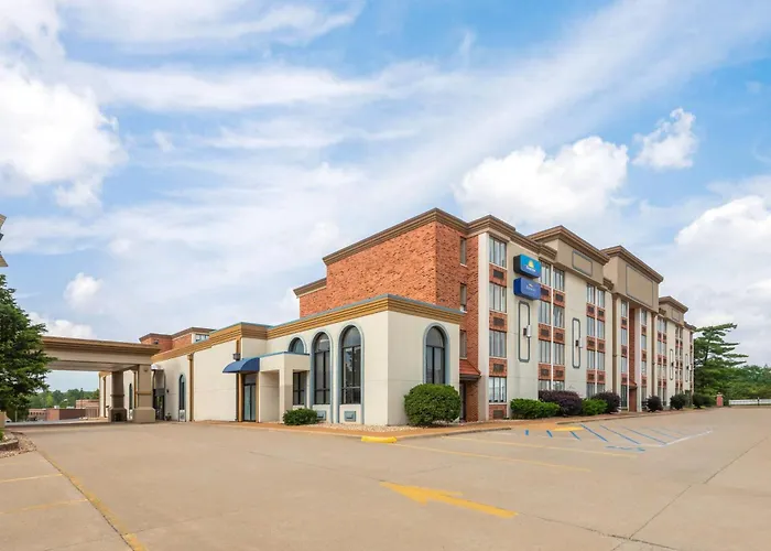 Baymont By Wyndham Festus Hotel