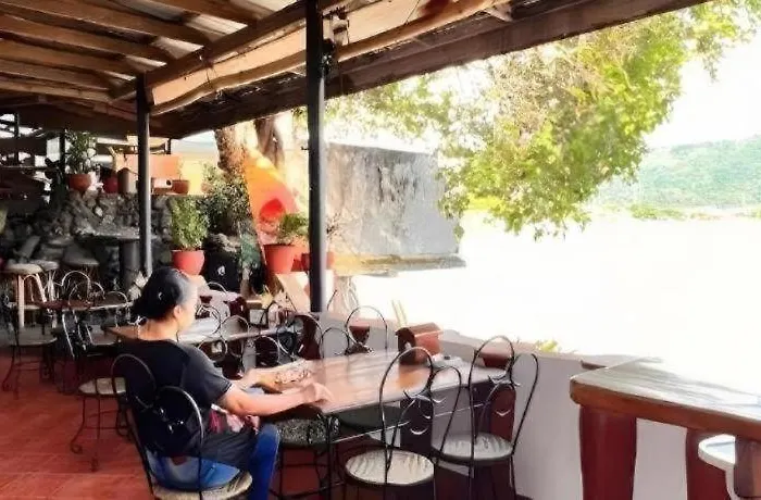 Harleys Pub And Hotel Subic