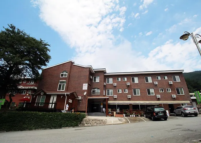 The Red House Motel Sokcho