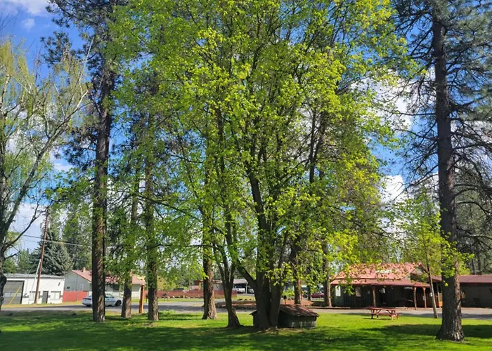 Cedar Village Motel & Rv Spokane