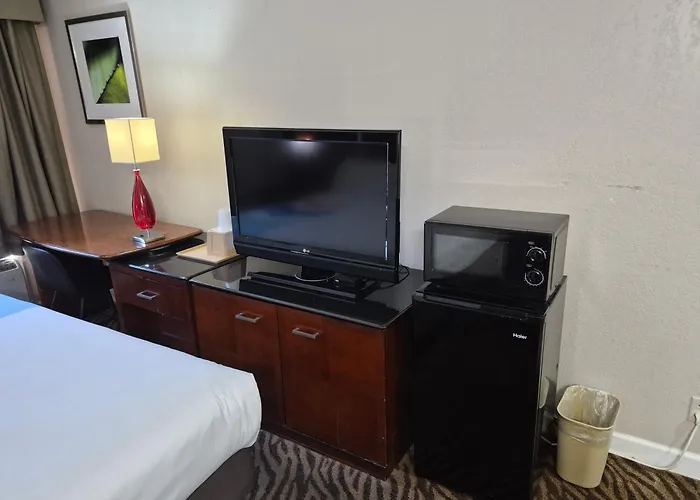 Hometown Inn And Suites Tulsa
