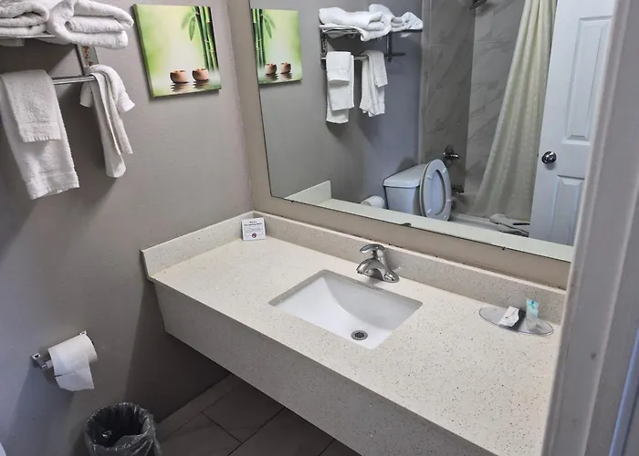 Hometown Inn And Suites Tulsa