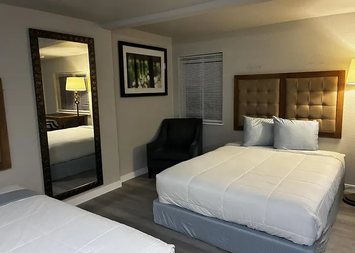 Longmont Lodge & Rv Park
