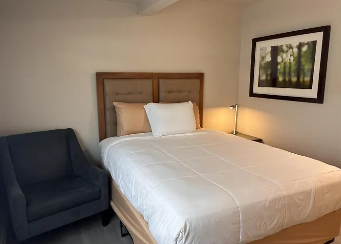 Longmont Lodge & Rv Park