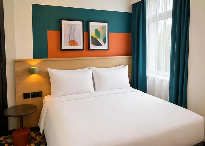 Eight Acres Hotel Elgin