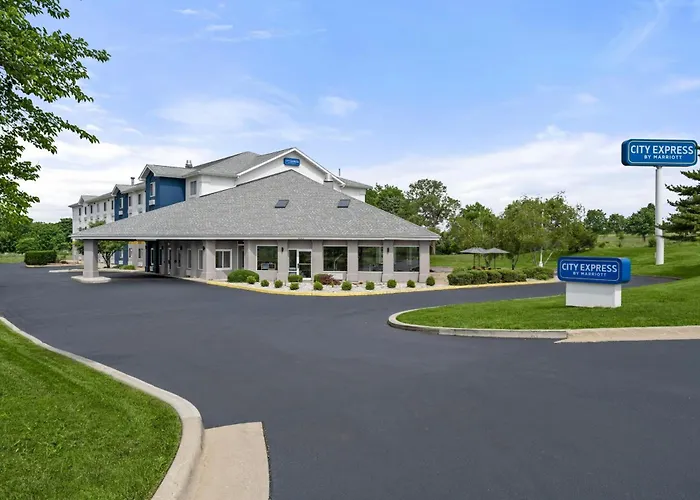 Baymont By Wyndham Freeport Hotel