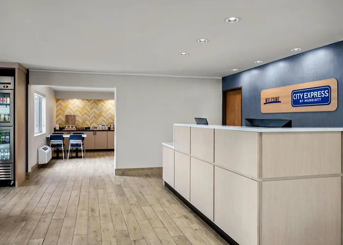 Baymont By Wyndham Freeport Hotel