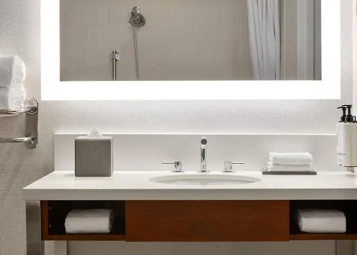 Crowne Plaza Seattle - No Resort Fee - Newly Renovated Ihg Hotel