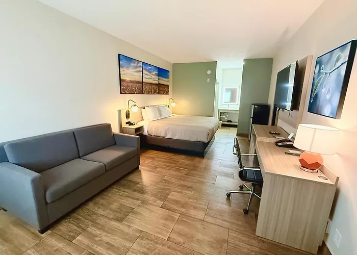 Quality Inn & Suites Victoria South