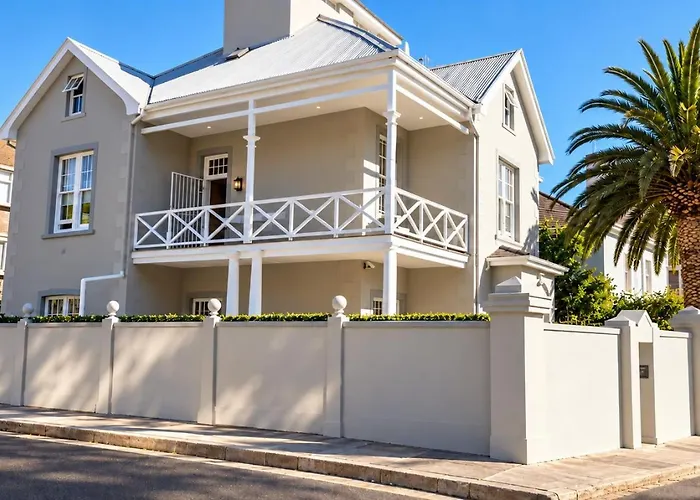 4 On Varneys Guest House Cape Town