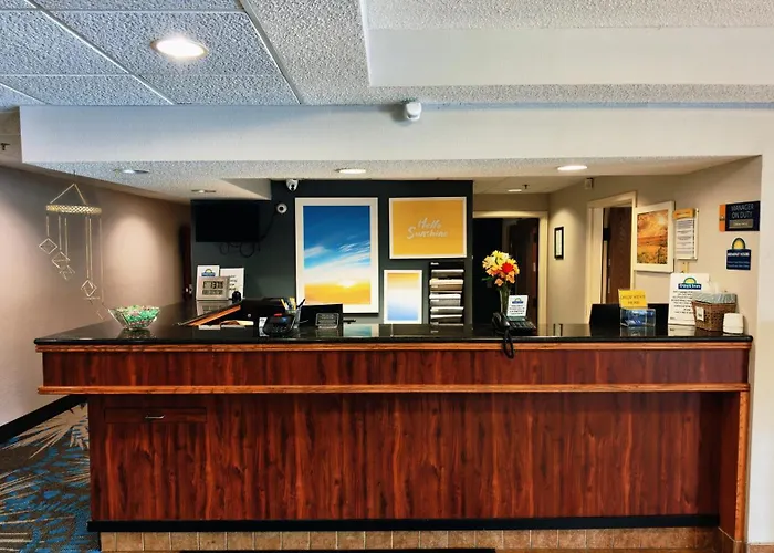 Days Inn By Wyndham Fargo - West Acres