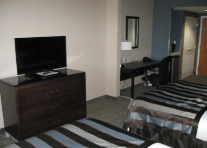 Wingate By Wyndham Fargo Hotel
