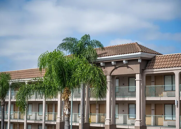 Cortona Inn And Suites Anaheim Resort