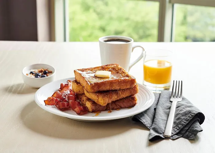 Holiday Inn Hotel & Suites Warren By Ihg