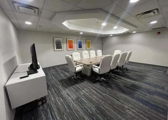 Holiday Inn Express Hotel & Suites Waterford By Ihg