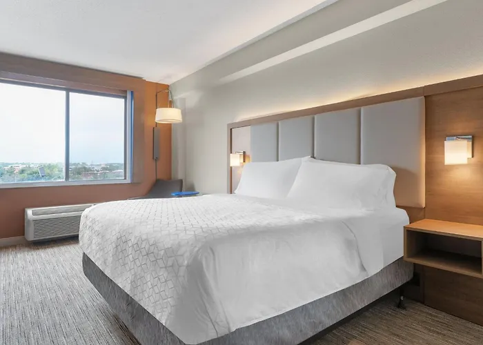 Holiday Inn Express Hotel & Suites Coralville By Ihg