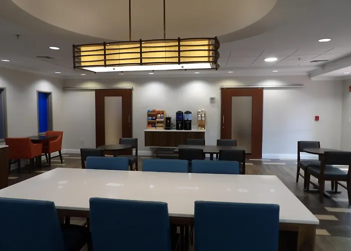 Holiday Inn Express & Suites - Huntsville Airport By Ihg Madison