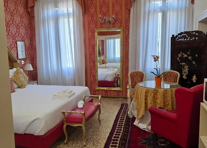 Friendly Venice Suites