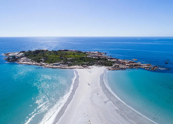 Diamond Island Resort, Restaurant & Bar And Penguin Show Bicheno