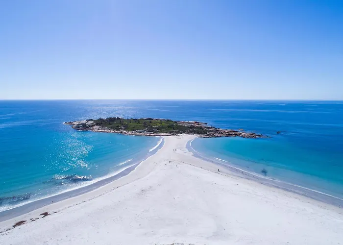 Diamond Island Resort, Restaurant & Bar And Penguin Show Bicheno