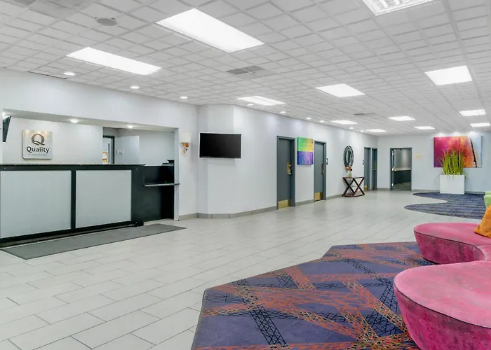 Quality Inn & Suites Banquet Center Livonia