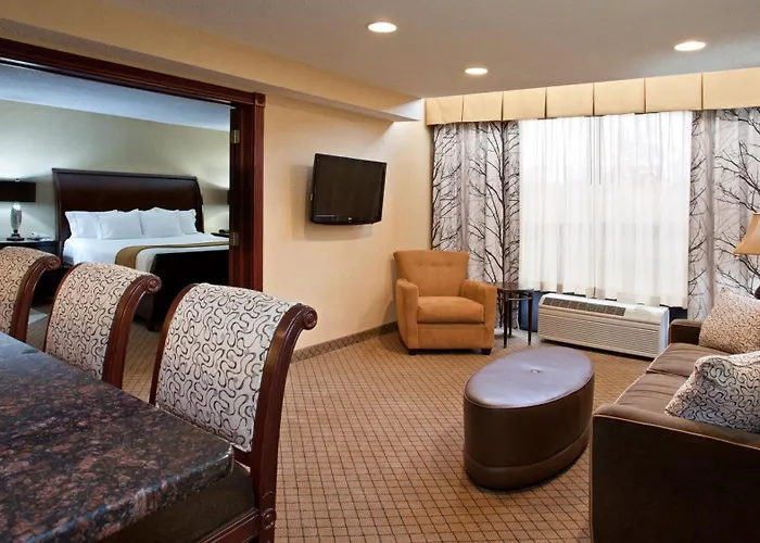 Holiday Inn Express & Suites Wadsworth By Ihg