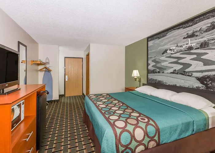 Super 8 By Wyndham Osceola Ia Motel