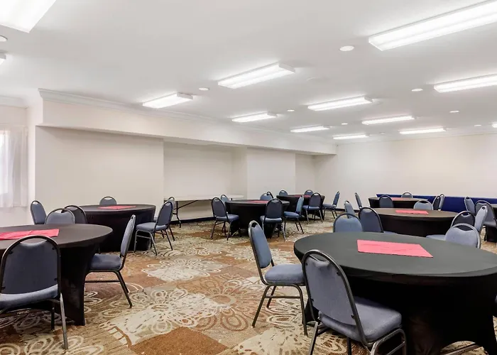 Quality Inn & Suites Denver Airport - Gateway Park Aurora